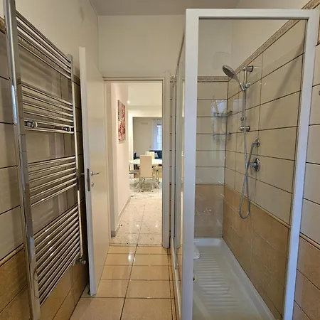 Be Your - Isabella Bright *